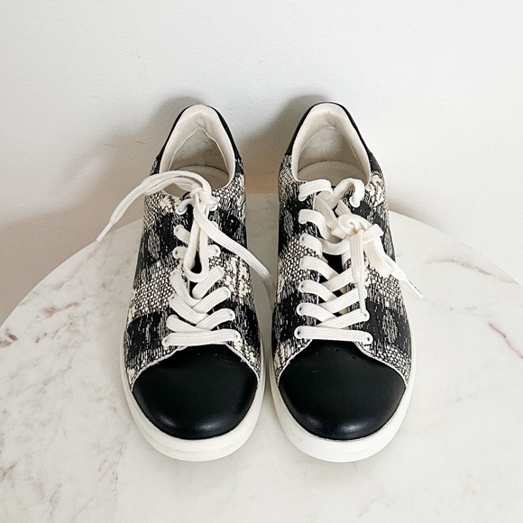 Tory Burch Howell Court Sneaker BLACK/WHITE Printed Leather Size 9 Worn Once - Picture 4 of 9